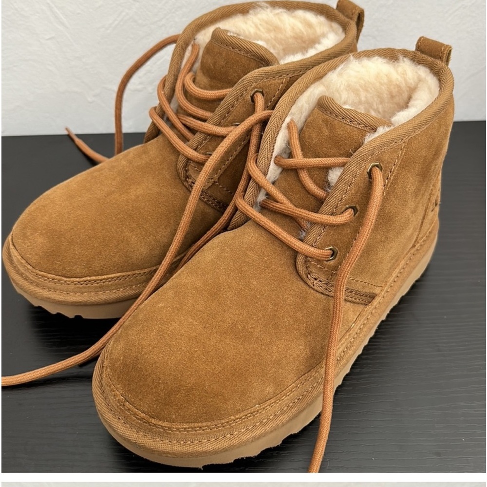 ♦️UGG Kids Neumel II Size 2 Boots
